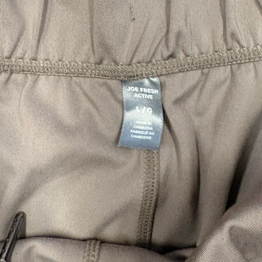 Joe Fresh Men's Athletic Shorts in Taupe - Picture 3 of 4